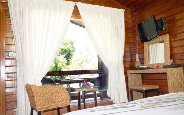 Cristal Itsandra Beach Hotel