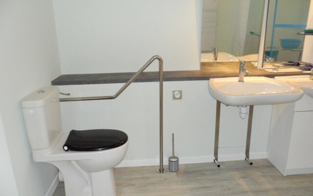 House With 4 Bedrooms in Plogastel-saint-germain, With Enclosed Garden