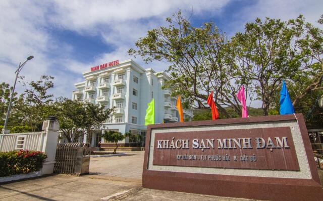 Minh Dam Hotel & Restaurant