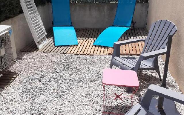 T2 Rez de Chaussee Climatise Jardin Parking Prive