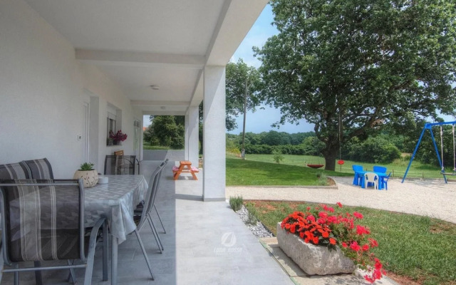 Apartment in Valtura With Family-friendly Yard