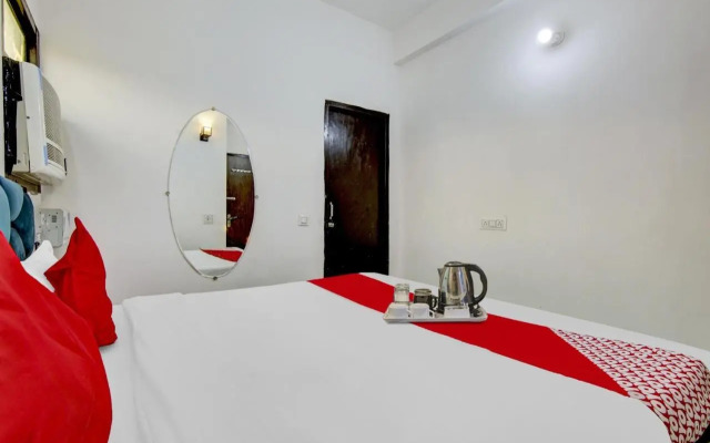 OYO Flagship 80478C Yadav Residency