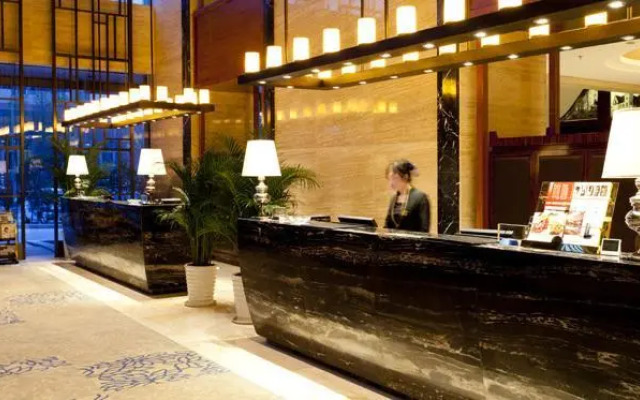 Qingdao Celebrity Hotel