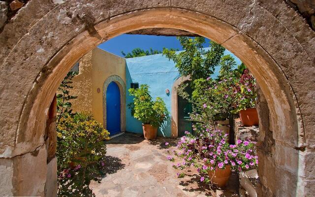 Arolithos Traditional Cretan Village