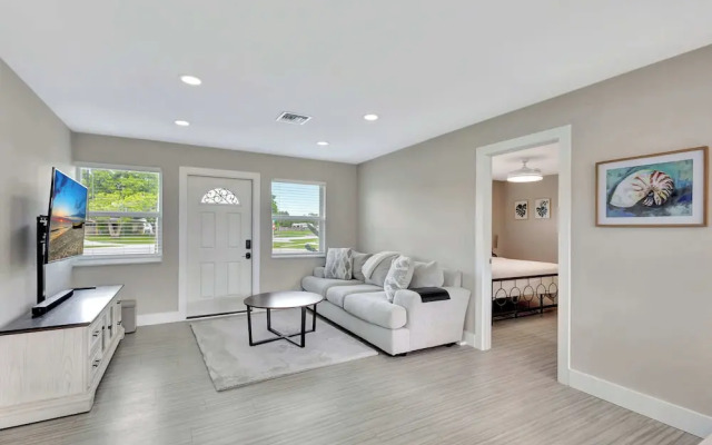 Sunshine Villa w/ Private Pool