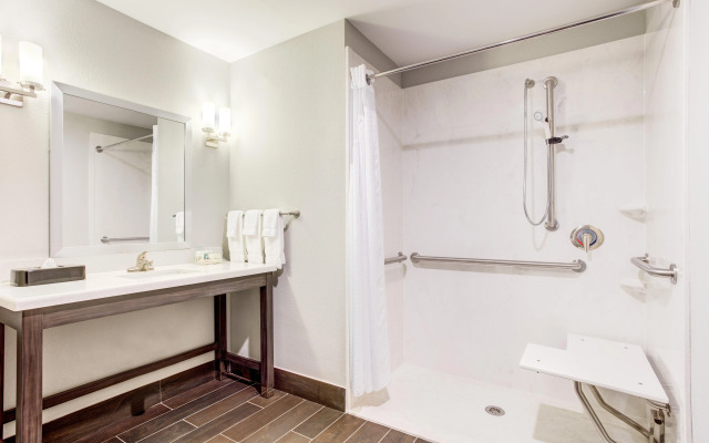 Holiday Inn Hotel & Suites Lafayette North by IHG