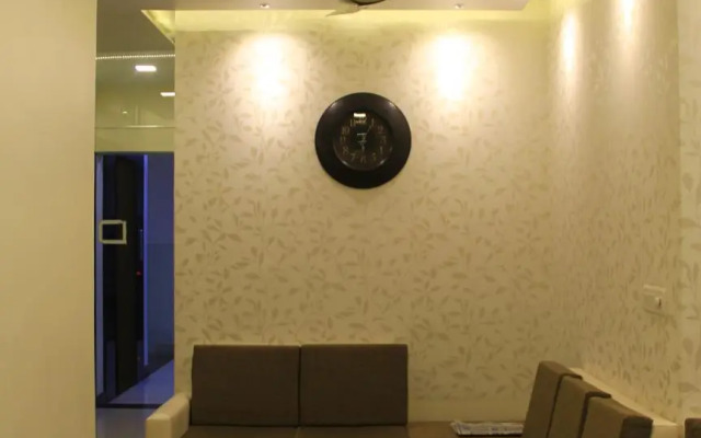 OYO 7850 Royal Elite