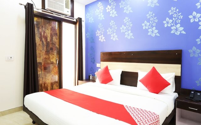 Oyo 42619 Diamond Key Residency