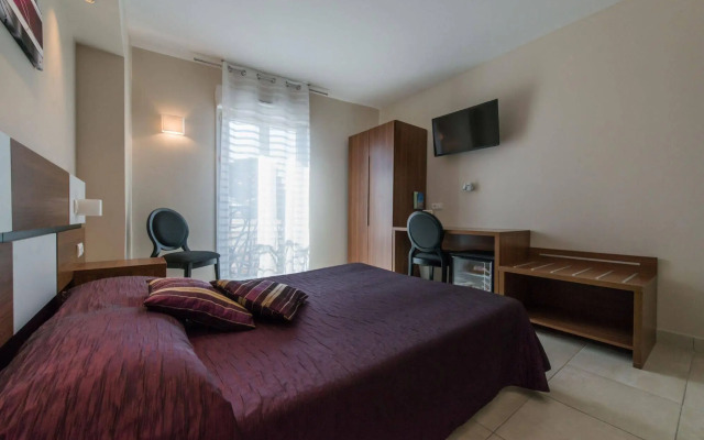 Hôtel Holidays & Work