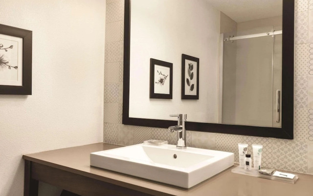Country Inn & Suites By Carlson, Buffalo, MN