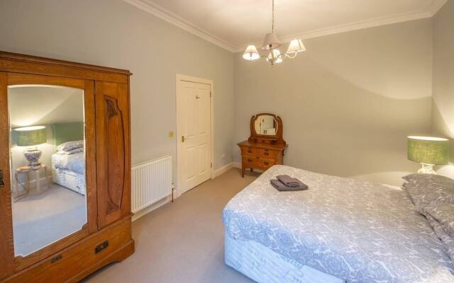 Cosy Modern Stockbridge Apartment