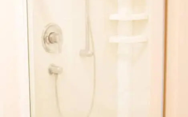 Stunning 2 Bed CBD Apartment 110m2 Two Carparks!