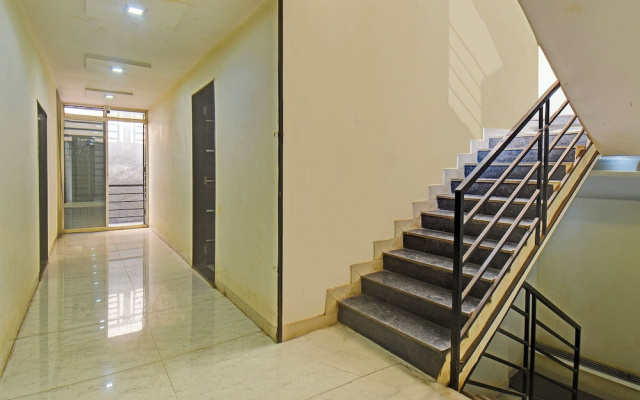 FabHotel Classic Square I