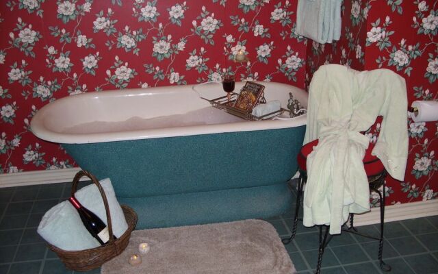 Four Winds Victorian Venue & Suites