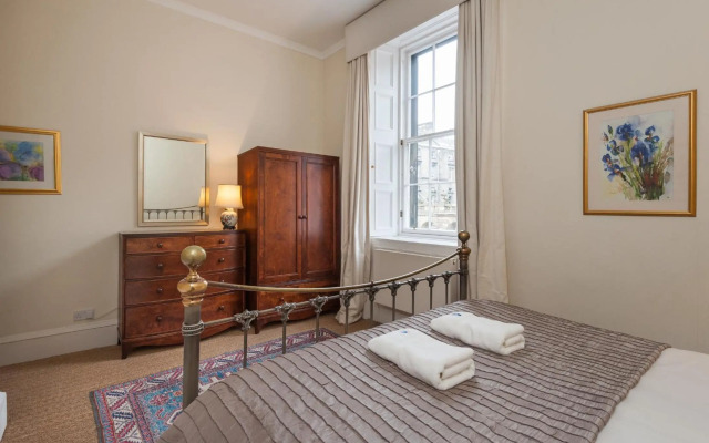 Parliament Sq (apt 10 ) Royal Mile