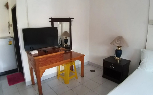 OYO 654 Samanmit Inn Hotel