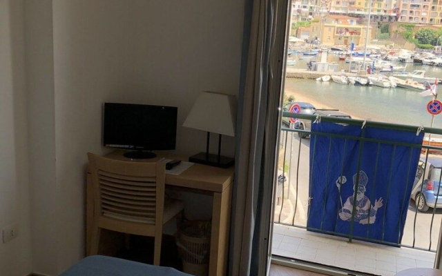 Bi Hotel