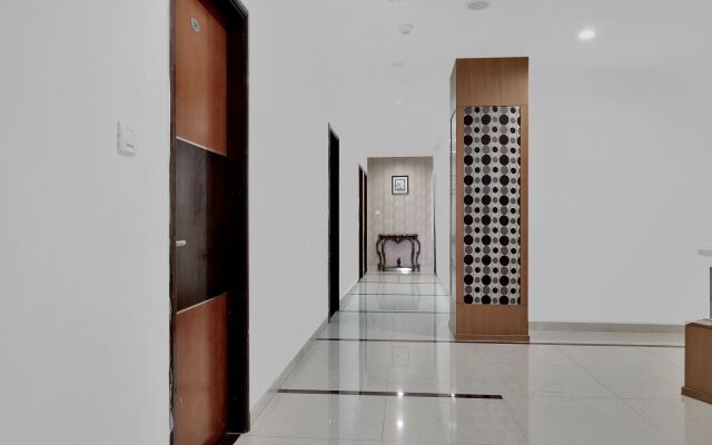 Capital O 12384 Hotel Rudra Grand