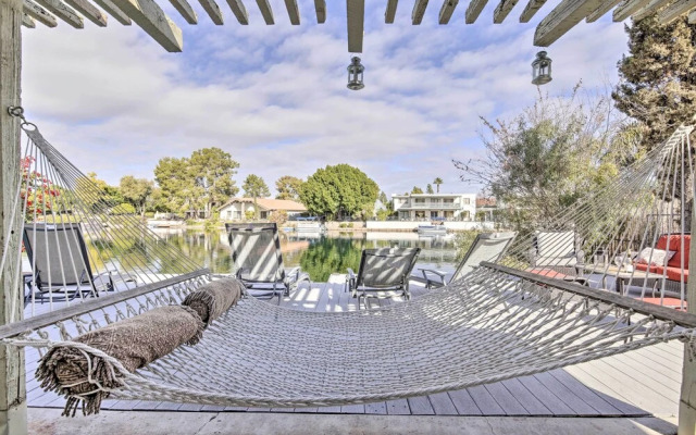 Sun Deck, Hot Tub & Kayak: Lakefront Tempe House
