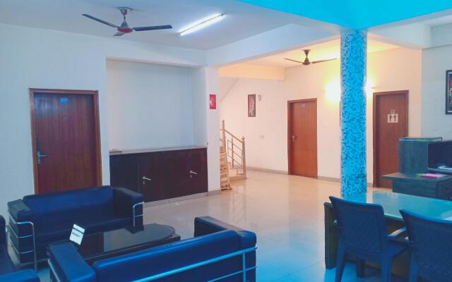 OYO 10662 Hotel Town Noida