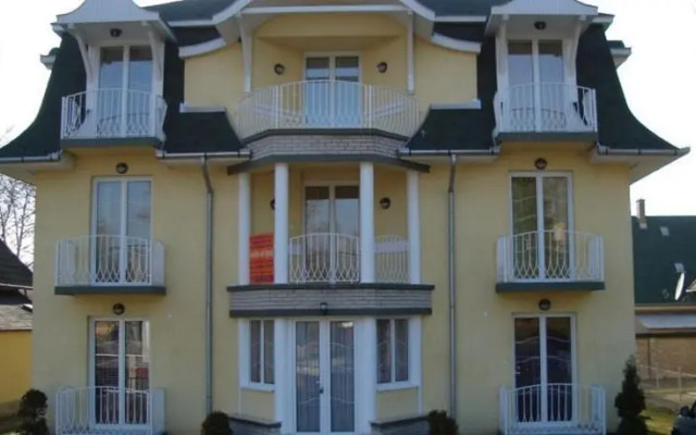 Csiszar Panzio es Apartmanhaz