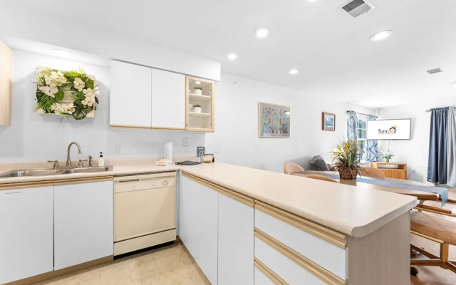 Carefree Getaways 2 Bedroom Condo by RedAwning