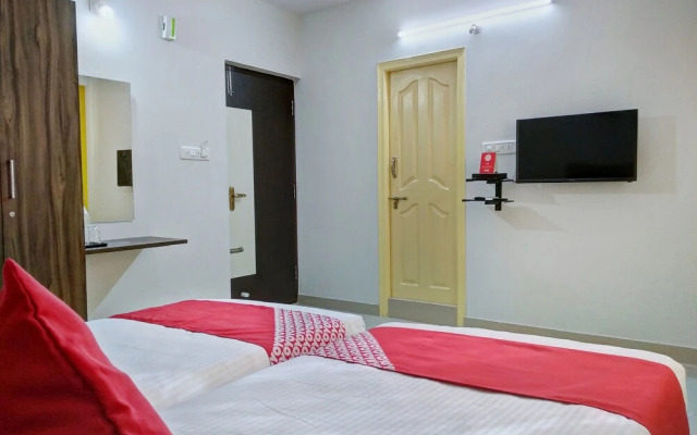 OYO 10525 Varcity Abra Madiwala