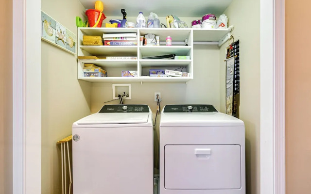 Wildwood Vacation Rental: Walk to Beach Access!