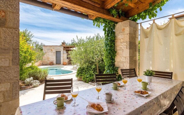 Nice Home in Liznjan With Sauna, Wifi and 4 Bedrooms