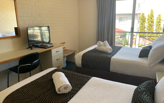 Crest Motor Inn