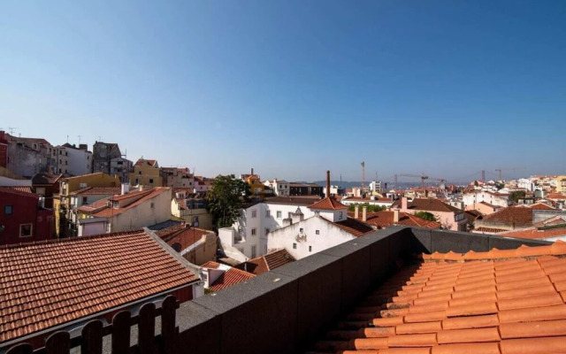 Amazing 3 Bdr Apartment w Lisbon View in Santos, Lisbon