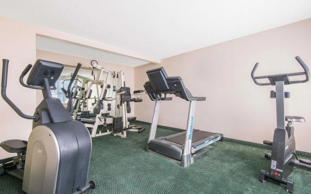 Blue Way Inn & Suites Wichita East