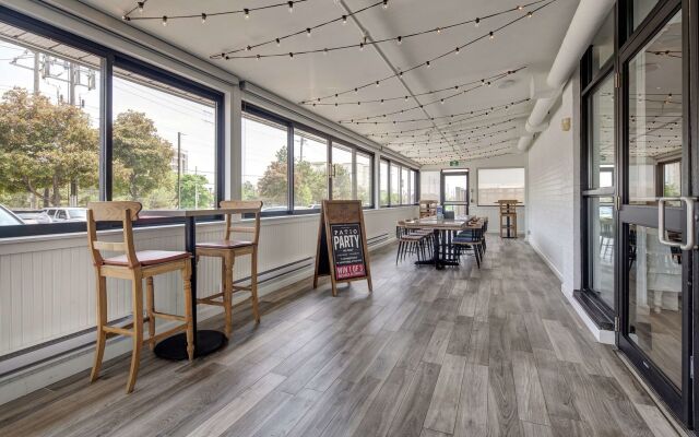 DoubleTree by Hilton Toronto Airport