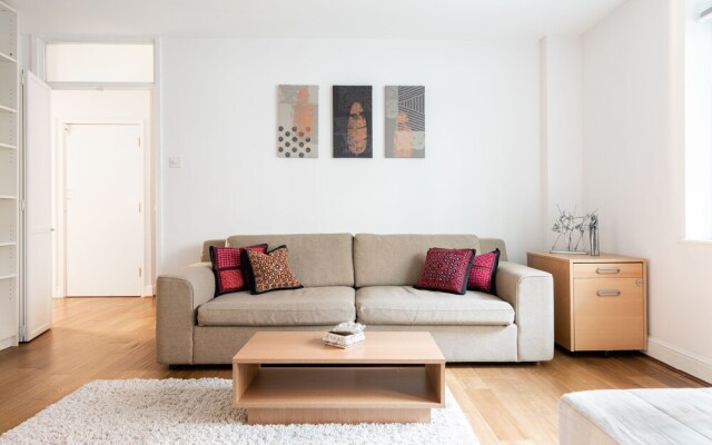 Platinum Apartment in West London 9955
