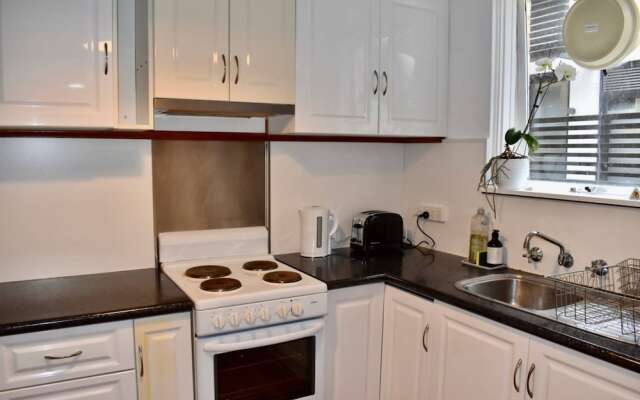 Charming 1 Bedroom Apartment in Leafy Green Hawthorn