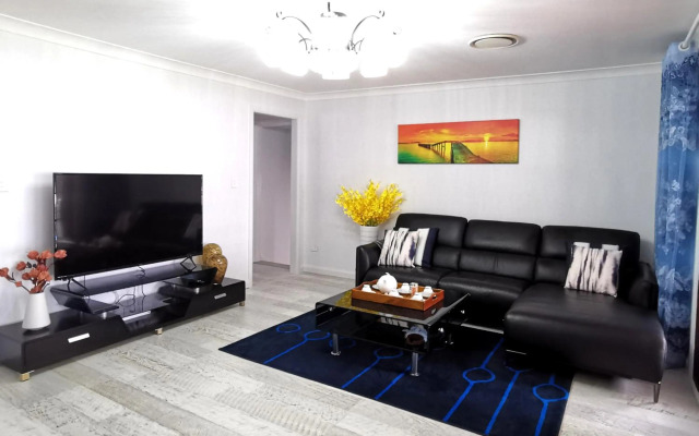 Getaway Lakefront Environmental House on Lake Macquarie with Water View