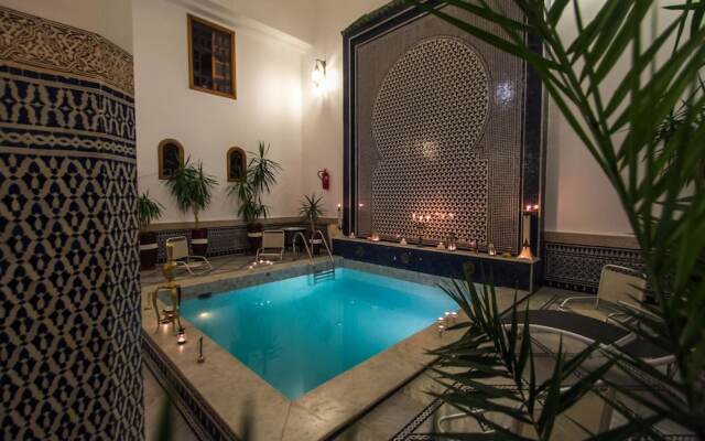 Room in B&B - Riad Authentic Palace & Spa -jawhara