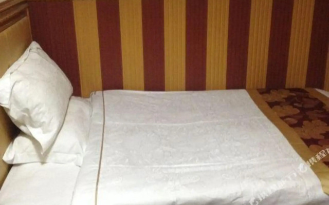 Chongqing Qinwen 168 Business Hotel