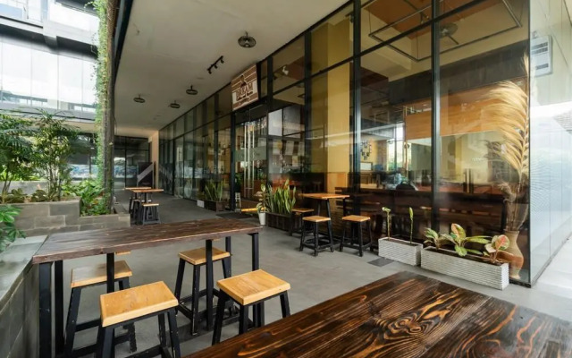 Oyo 90339 Evenciio Apartment