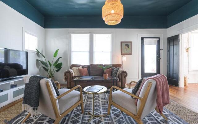 Restored 1930s Uptown Bungalow 2 min. to Magnolia