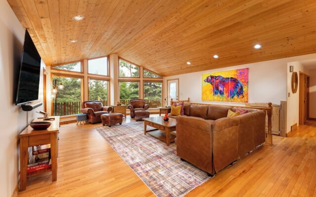 Mountain Chalet 2Min to Jasper Park Gate