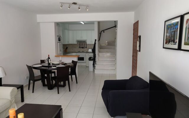 Cyprus-2 Beds Ensuite, Pool, Patios, Wifi, Parking