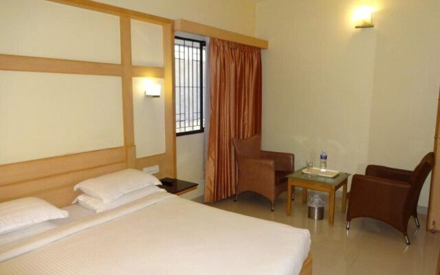 Capital O 37664 Hotel Grand Plaza