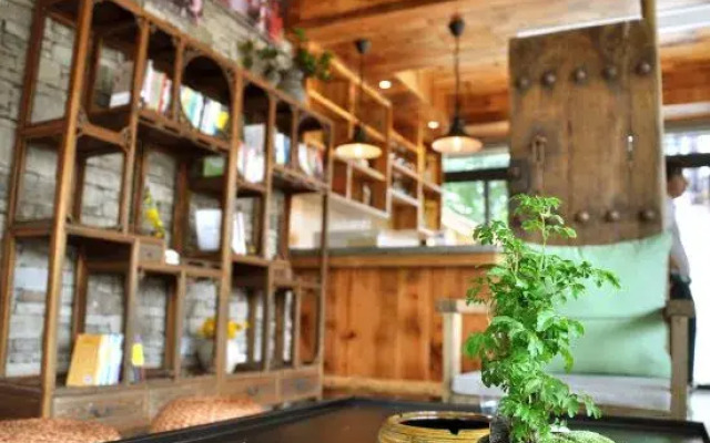 Sun Valley Expert Building