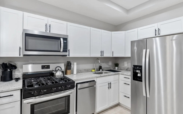 Charm City Homestay In Washington Village