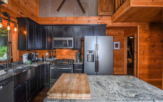 LakeStar Chalet 5 Bedroom House