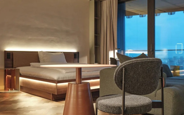 The Zipper Hotel & Apartments