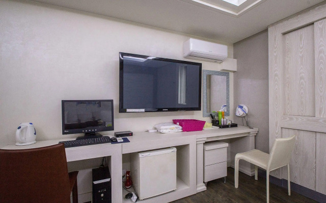2 Days and 1 Night Hotel