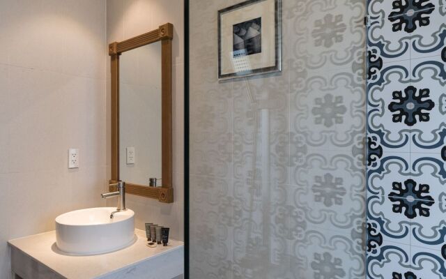 Charmaine's Hotel & Apartment