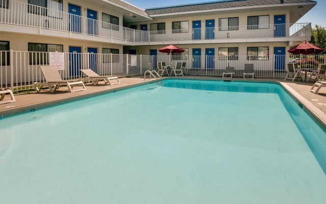 Motel 6 Lenexa, KS - Kansas City Southwest